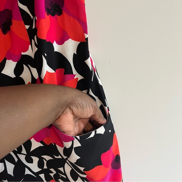 Kim Rogers Women’s Dark Floral Shift Dress size 12 Mod Style with Pockets - Picture 6 of 13